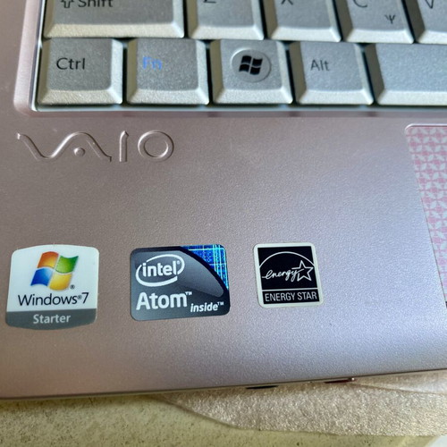 Sony VAIO Netbook VPCM12M1E new, pink/fuchsia with premium carrying case