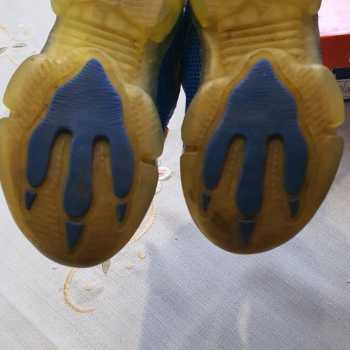 Bull Boys children's athletic shoes size 26 used, blue with lights