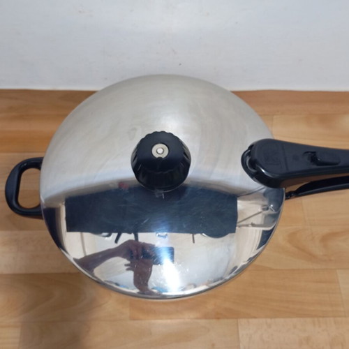 Fissliler Pressure Cooker 8 Liter Like New