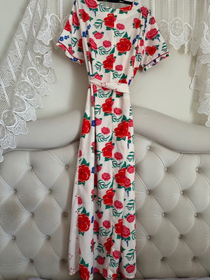Karavan dress size small like new, elegant