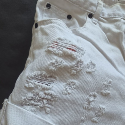 One Teaspoon white high-waisted denim shorts like new, size 28