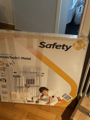 Protective gate for babies or pets new