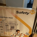 Protective gate for babies or pets new
