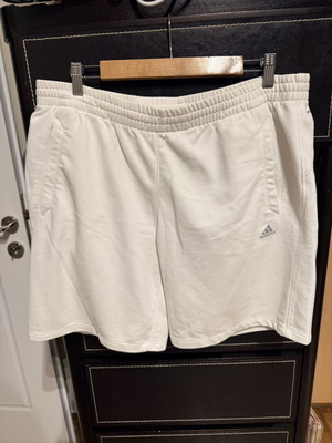 Adidas men's shorts XL like new, white