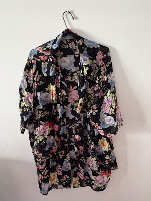 Oversized floral women sheer shirt like new, size 2 XL