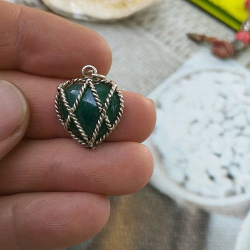 Silver pendant with natural green onyx like new
