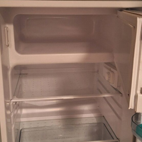 Davoline Mini Bar Refrigerator 102lt like new