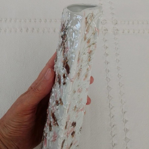 Decorative vase used porcelain with embossed modern pastel design