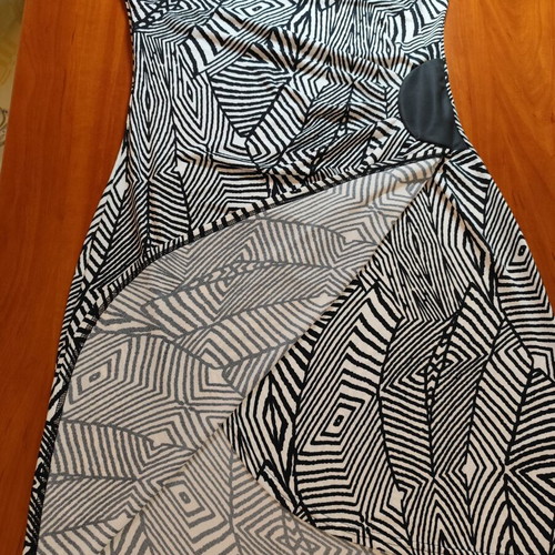 Elastic dress with geometric pattern size L like new