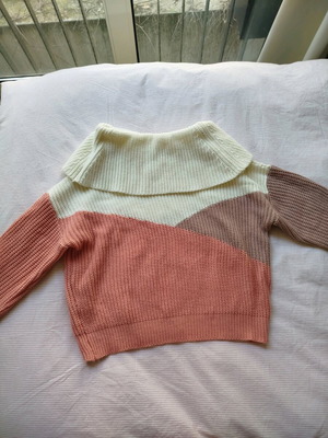 Shein knitted sweater like new off-shoulder, white and multicolor, size S