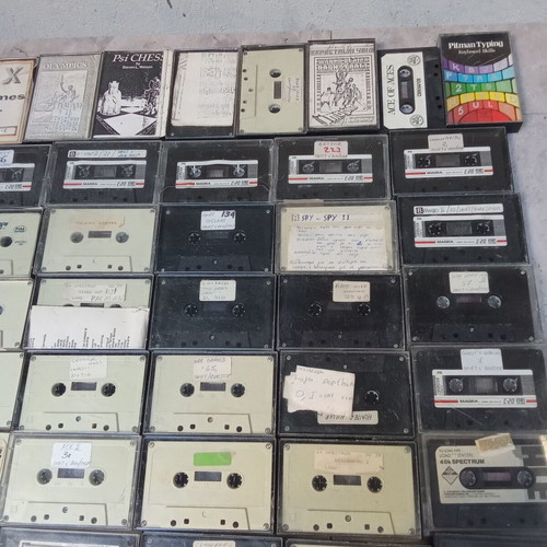 Collectible pack of 50 cassette videogame programs ZX Spectrum Commodore used, 1980s