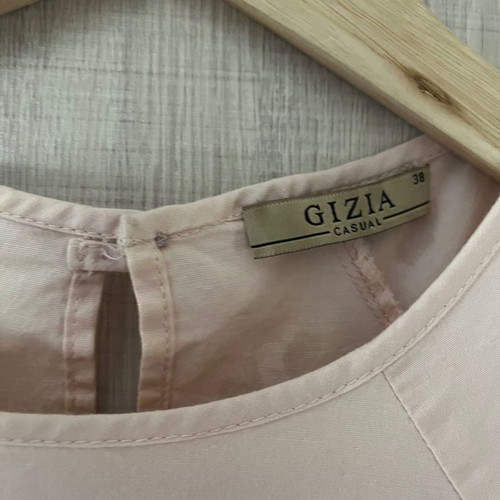 Gizia Top size M used, pink cotton with embroidered stones on sleeves