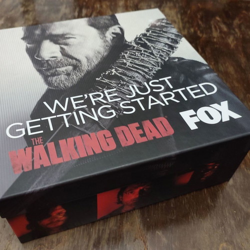 Walking Dead collectible gift set new