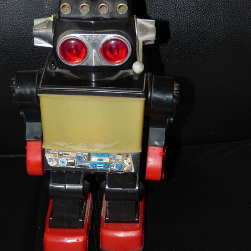 Vintage Saturn Robot Kamco No 1981 big battery operated used