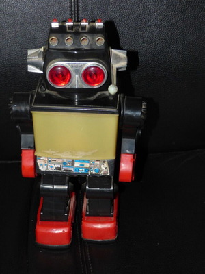 Vintage Saturn Robot Kamco No 1981 big battery operated used