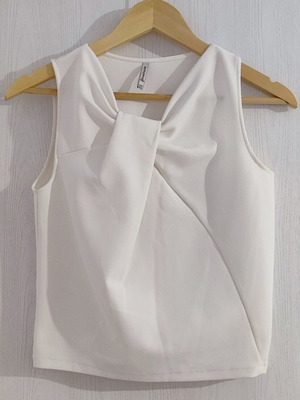 Stradivarius White Sugar Sleeveless Blouse like new, size M