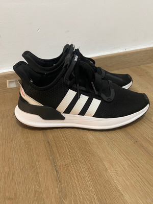 Adidas παπούτσια μεταχειρισμένα, μέγεθος 40, μαύρα, αθλητικά