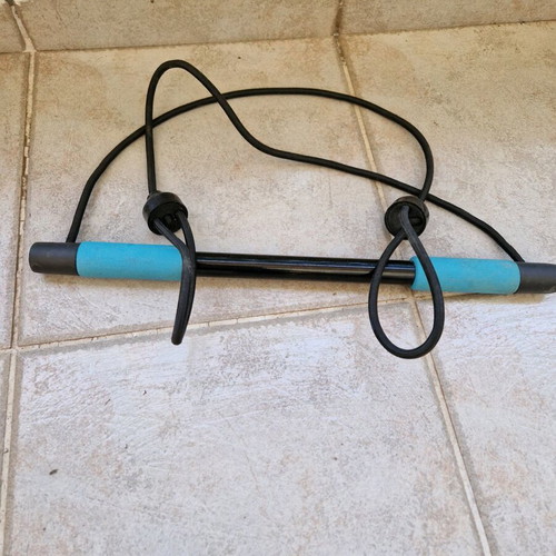 Fitness bar with resistance band like new