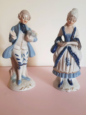 Porcelain medieval era figurines like new, pair