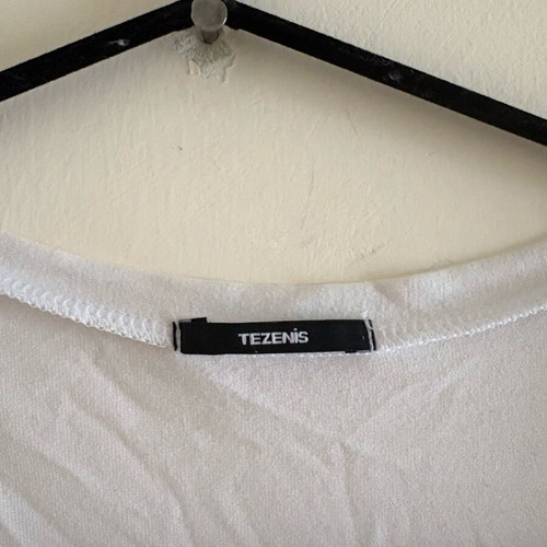 White Tezenis top with 3/4 sleeve used in excellent condition size M