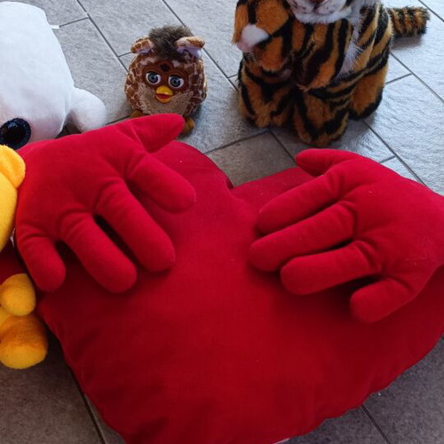Lot of 7 assorted plush toys, bundle