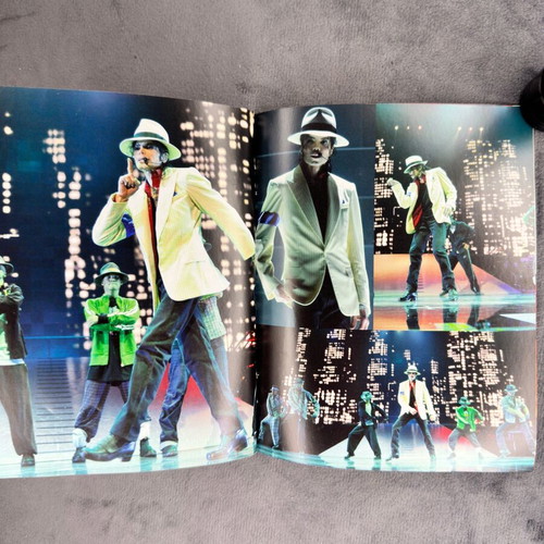 Michael Jackson This Is It mini album like new from 2009 concert ticket
