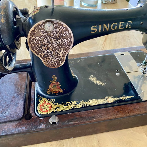 Singer 28k Sewing Machine used, Victorian Ottoman Carnation design 1901