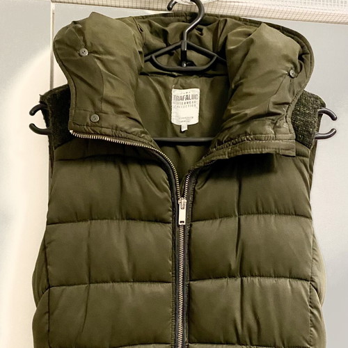 Zara sleeveless jacket used, green, size M
