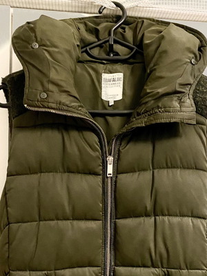 Zara sleeveless jacket used, green, size M