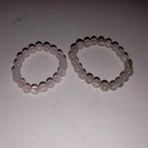 Rings new, two sizes, polished natural stones on elastic cord
