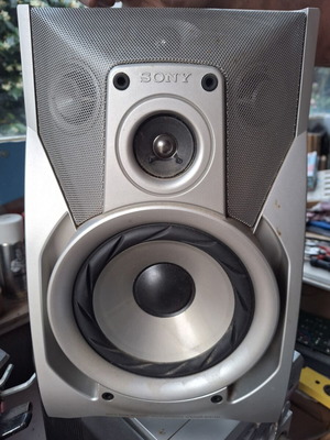 Sony SS-RX99 speakers used, 100W RMS, 8 Ohm