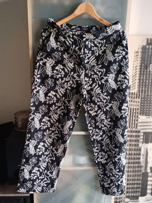 Zara pants black summer with white embroidery like new