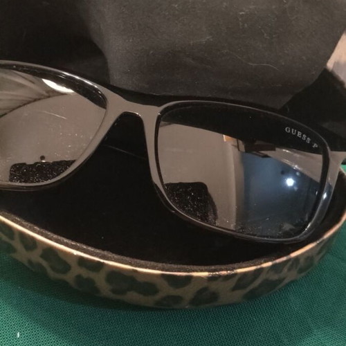 Guess sunglasses like new black horn-rimmed frame with black gradient lens GUOO169 01D