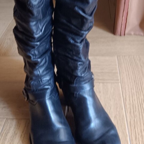Leather boots size 40 black like new