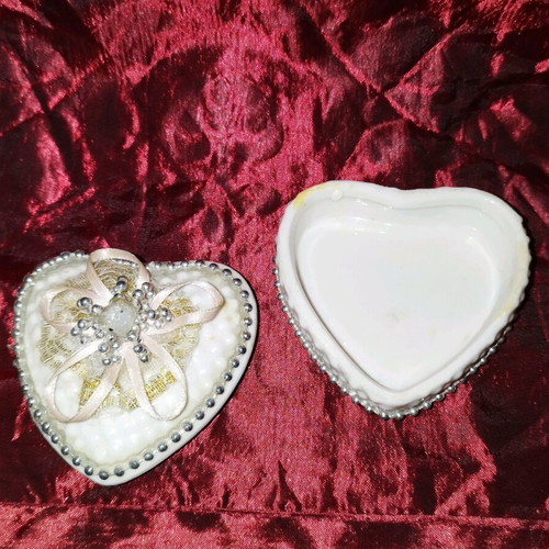 Vintage ceramic heart jewelry box used, white
