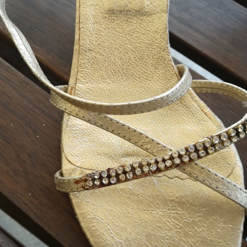 Elite Gold Sandals Size 39 New Leather Low Heel