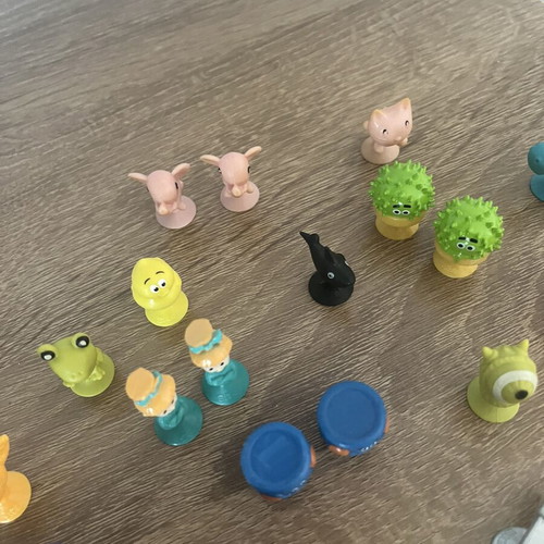 Ser Stikeez suction cup figures set, like new, 28 pieces
