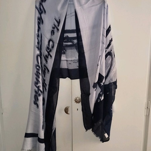Scarf s Oliver blue and white like new