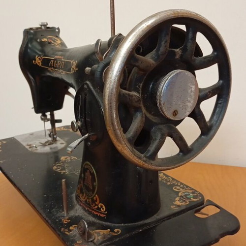 Alfa antique decorative sewing machine like new