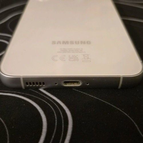 Samsung Galaxy S23 FE 8GB RAM 128GB white like new