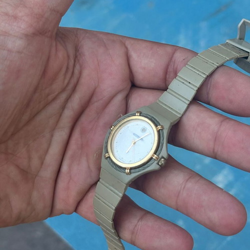 Catamaran Vintage Women's Quartz Watch with Authentic Strap used