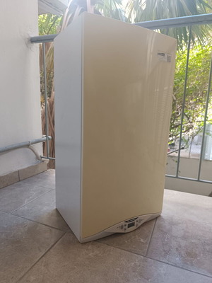 Ariston Cares Premium 24 EU2 μεταχειρισμένο με βλάβη στο δοχείο διαστολής