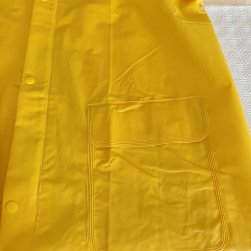 Yellow Nitscerada Large like new, raincoat size with hood