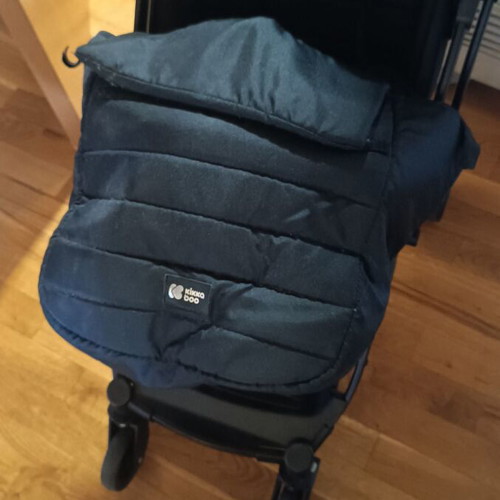 Kikkaboo stroller like new with removable net flaw