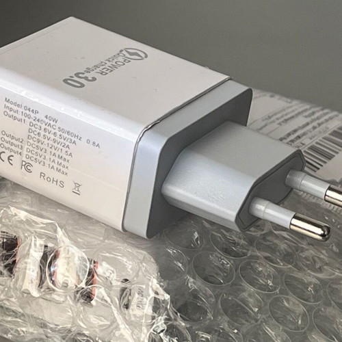 Charger 3.0 USB & USB-C PD 20W with 4 ports new