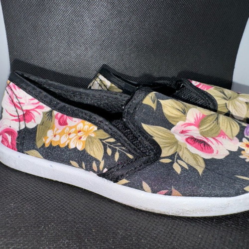 Sanrio floral kids espadrilles like new, size 24