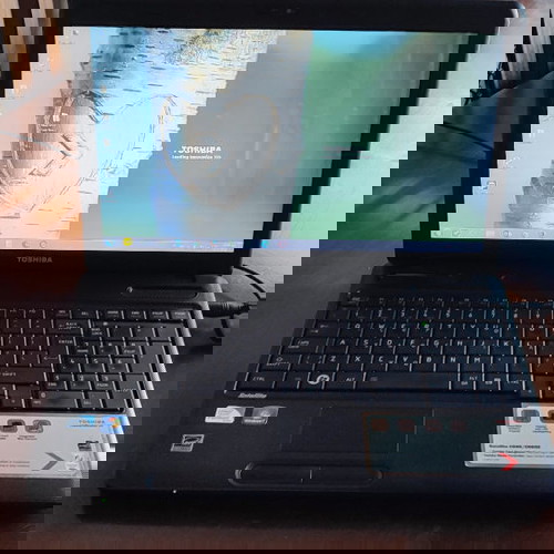 Laptop Toshiba 15.6 άριστο, 600GB HDD, 6GB μνήμη, Intel Pentium, μπλε με CD drive