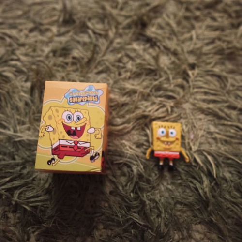 Spongebob ornament with mini box like new
