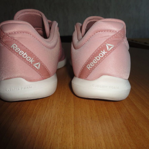 Reebok women's sports sneakers size 39 like new, pink