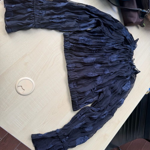 Zara crop top with embossed texture and bell sleeves like new, dark blue